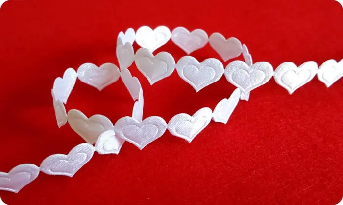 APLIKACJE NA TAŚMIE SERDUSZKA BIAŁE (wz.14)