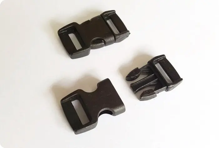 Czarna klamra PLASTIKOWA 10mm