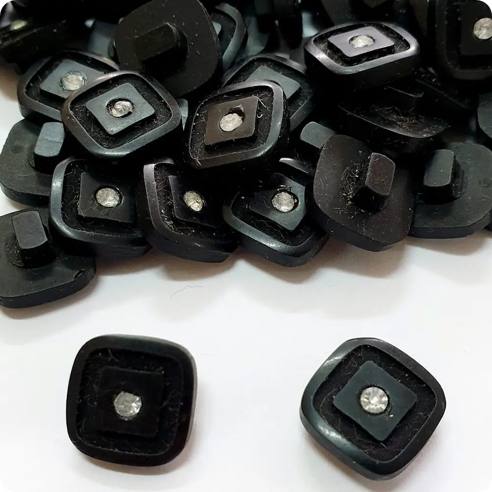 guziki-na-stopce-czarne-kwadratowe-12x12mm-gu61-1szt GUZIKI NA STOPCE CZARNE KWADRATOWE 12x12mm (GU61) 1szt