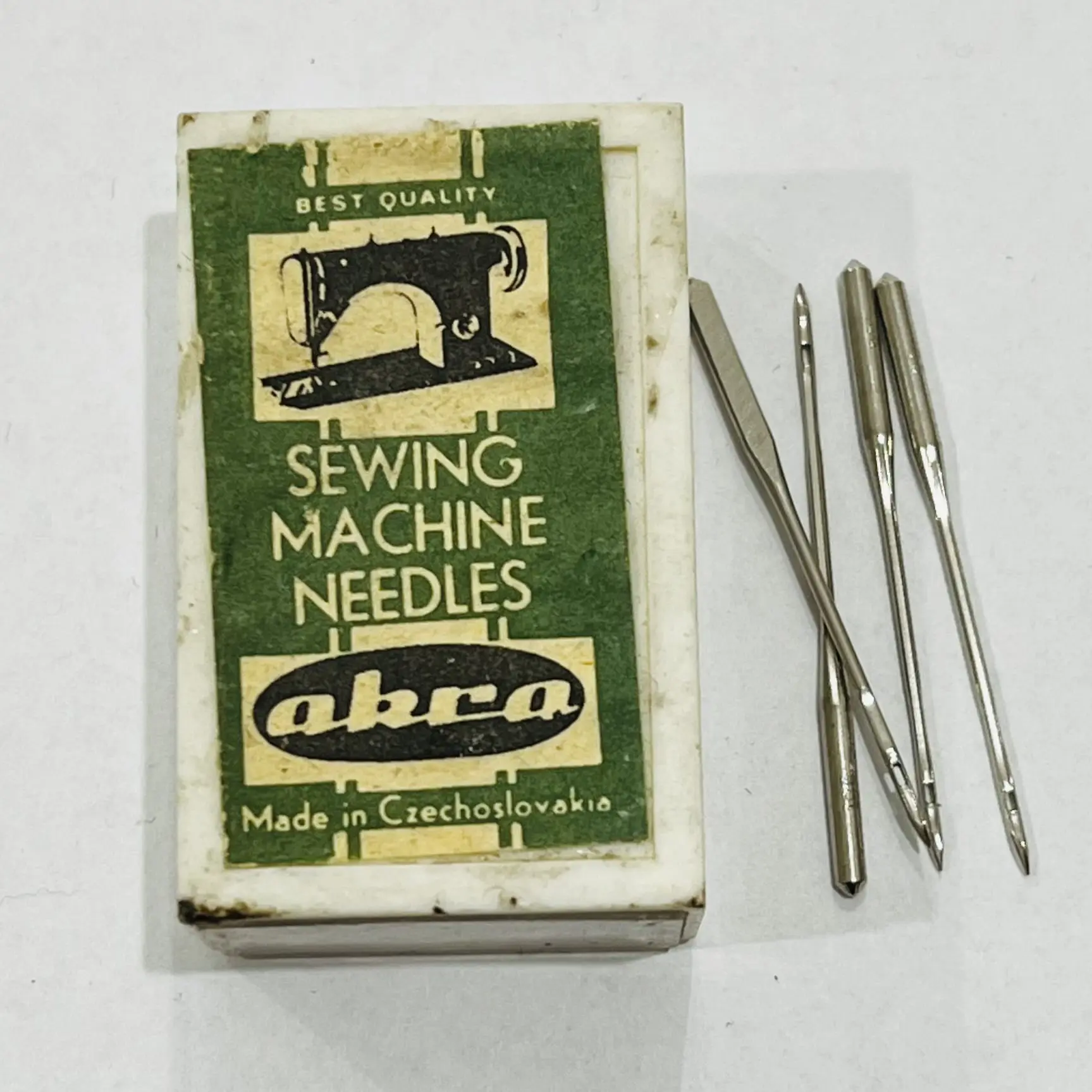 igly-polplaskie-do-maszyny-standard-100-akra-1szt-1 Igły półpłaskie do maszyny STANDARD 100 Akra 1szt (1)