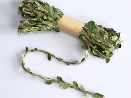 Jutowy sznurek z listkami