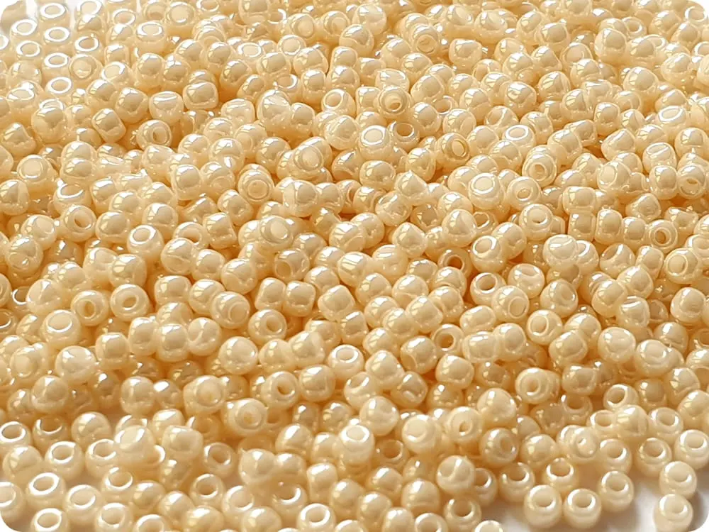 koraliki-toho-11-0-opaque-lt-beige-123-10g KORALIKI TOHO 11/0 OPAQUE Lt. beige (123) 10g