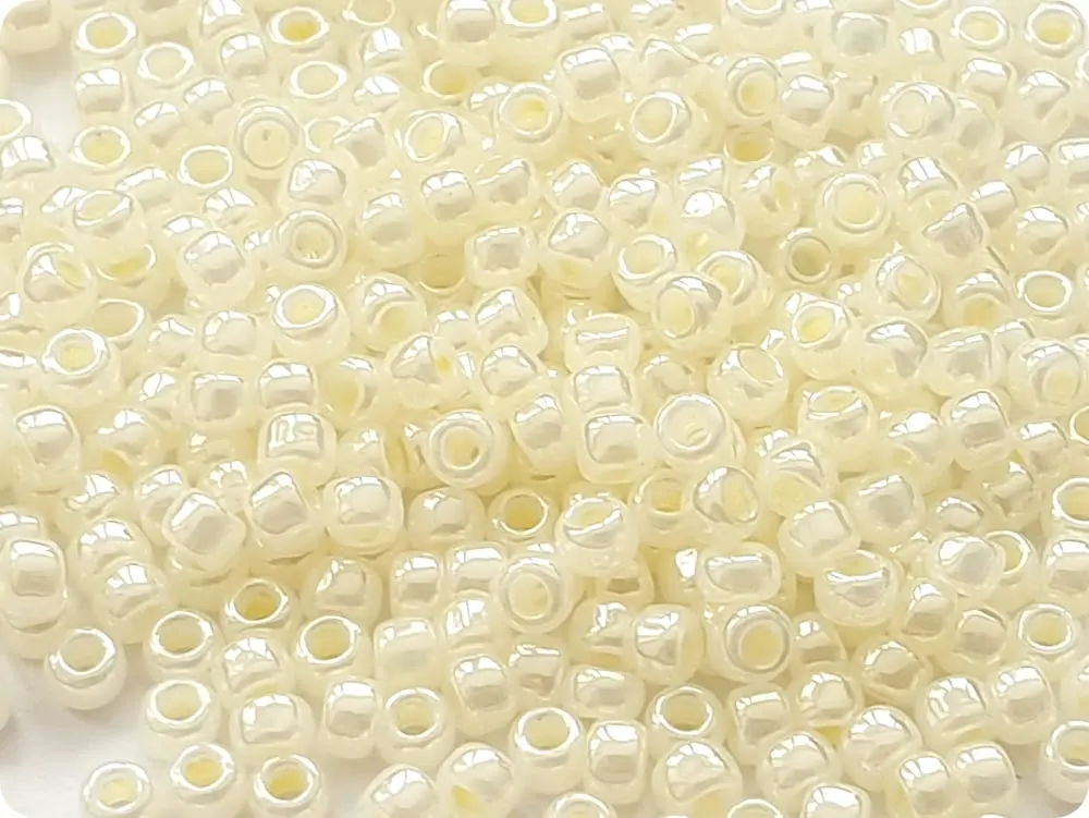 koraliki-toho-8-0-ceylon-banana-cream-142-10-g KORALIKI TOHO 8/0 CEYLON banana cream (142) 10 g