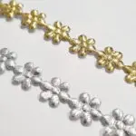 Kwiatki błyszczące na taśmie 1cm (wz77)