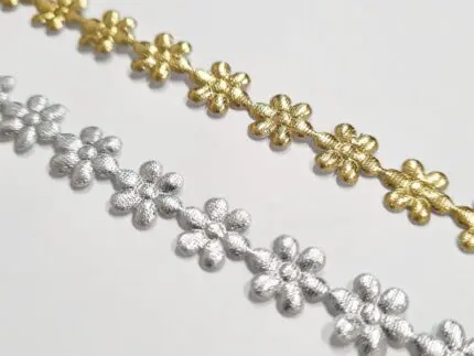 Kwiatki błyszczące na taśmie 1cm (wz77)