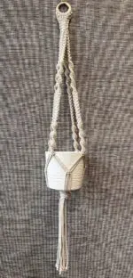 Makramowy kwietnik na donicę