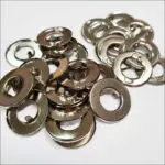 Metalowe oczka zaciskowe