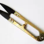 Obcinacz do nici metalowy ZŁOTY