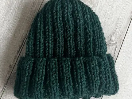 Ręcznie Robiona Czapka Ciemnozielona