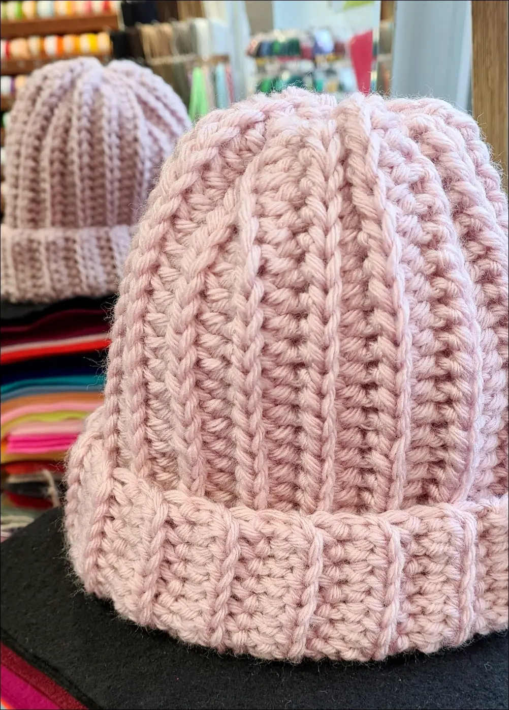 recznie-robiona-czapka-pudrowy-roz Ręcznie Robiona Czapka PUDROWY RÓŻ