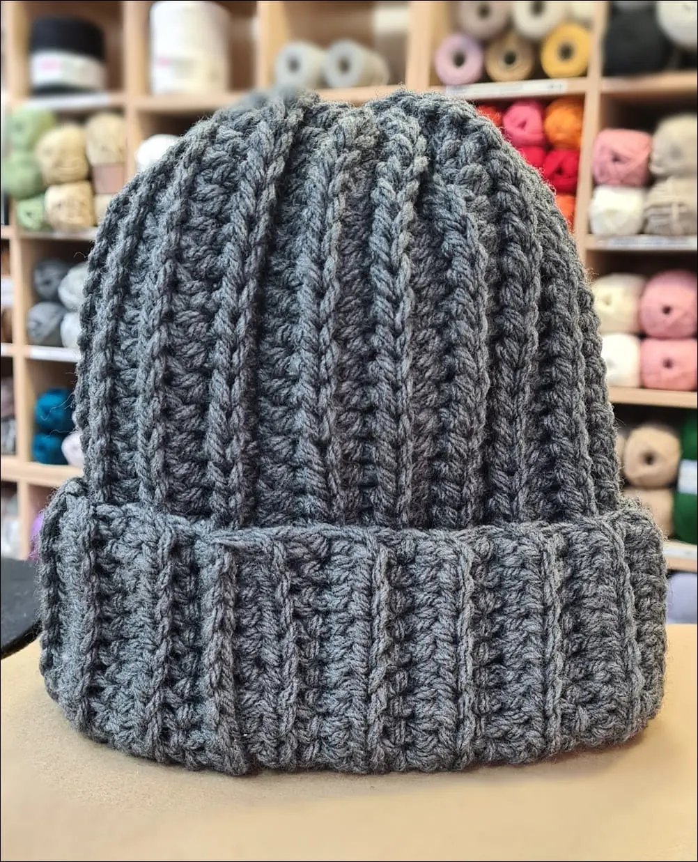 recznie-robiona-czapka-szara Ręcznie Robiona Czapka SZARA