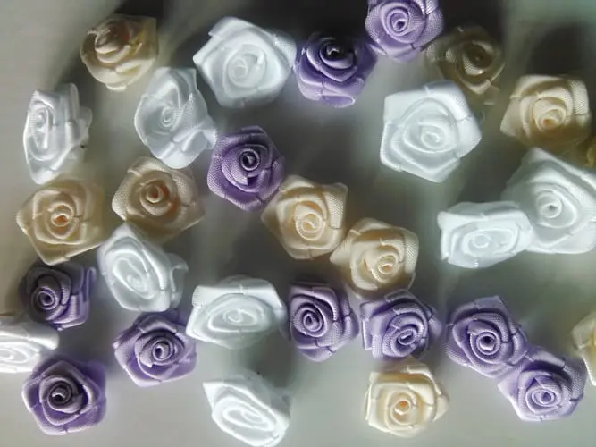 rozyczki-satynowe-2-cm RÓŻYCZKI SATYNOWE 2 cm