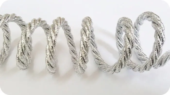 Sznurek ozdobny SKRĘCANY METALIZOWANY 9mm (rolka 20m)