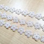 TAŚMA OZDOBNA PEREŁKOWA - KWIATKI