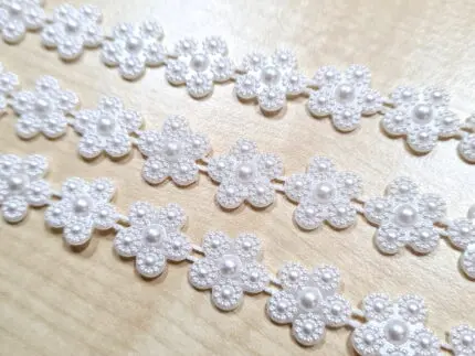 TAŚMA OZDOBNA PEREŁKOWA - KWIATKI