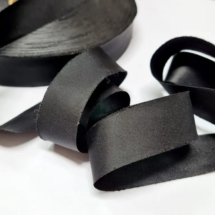 Taśma ze skosu/ LAMÓWKA niezaprasowana 20mm CZARNA na metry