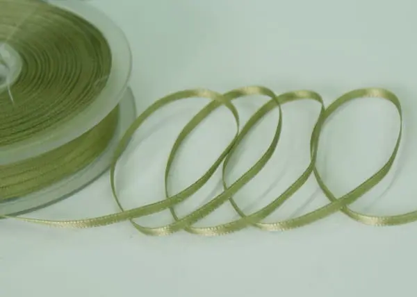 wstazka-satynowa-3-mm-dwustronna-oliwkowa WSTĄŻKA SATYNOWA 3 mm DWUSTRONNA - OLIWKOWA