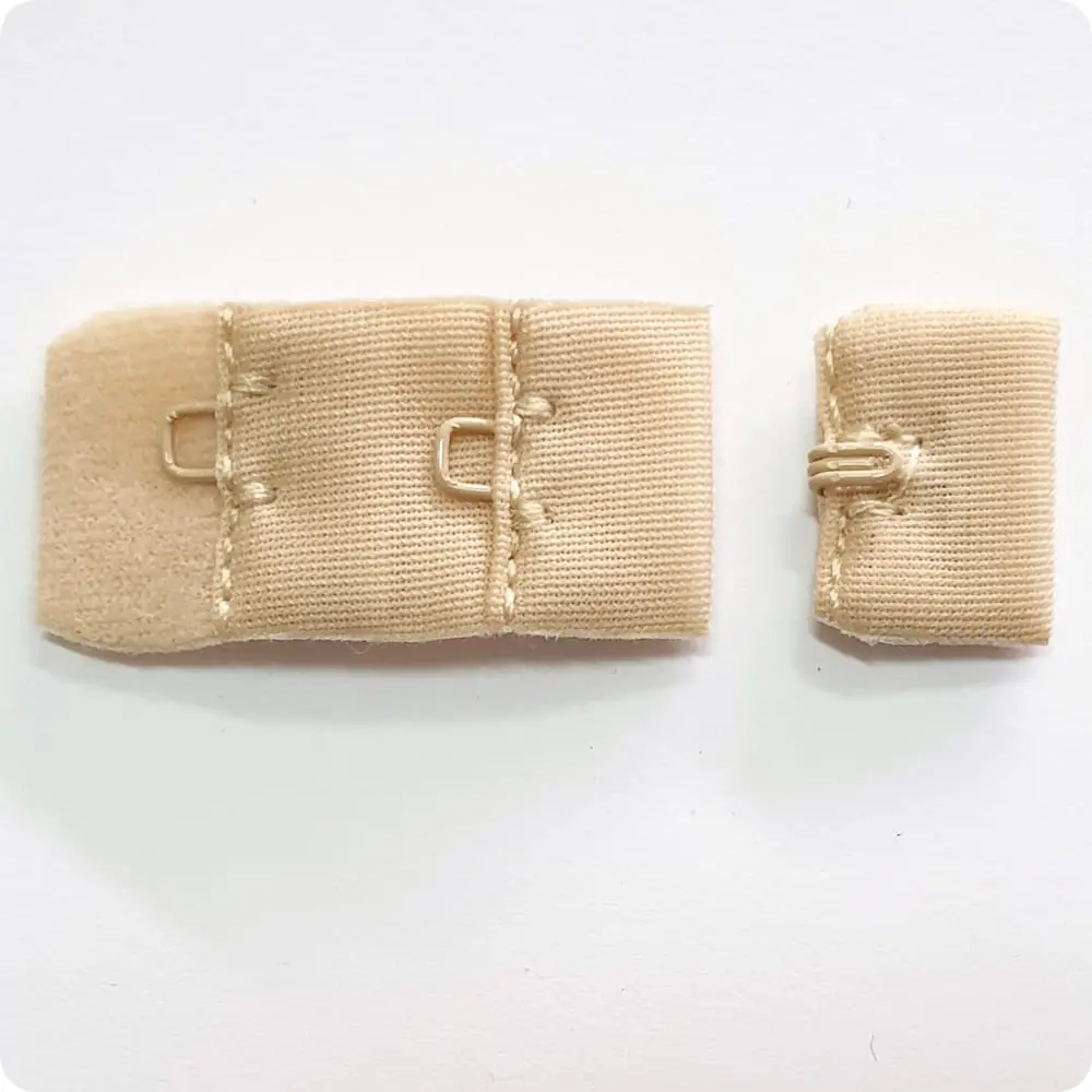 zapiecie-do-biustonosza-jednorzedowe-bezowe ZAPIĘCIE do biustonosza JEDNORZĘDOWE BEŻOWE