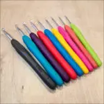 Zestaw kolorowych SZYDEŁEK z gumową rączką 2-6mm