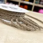 Rzemyk warkoczyk 5mm beżowy (imitacja zamszu) - obrazek 2