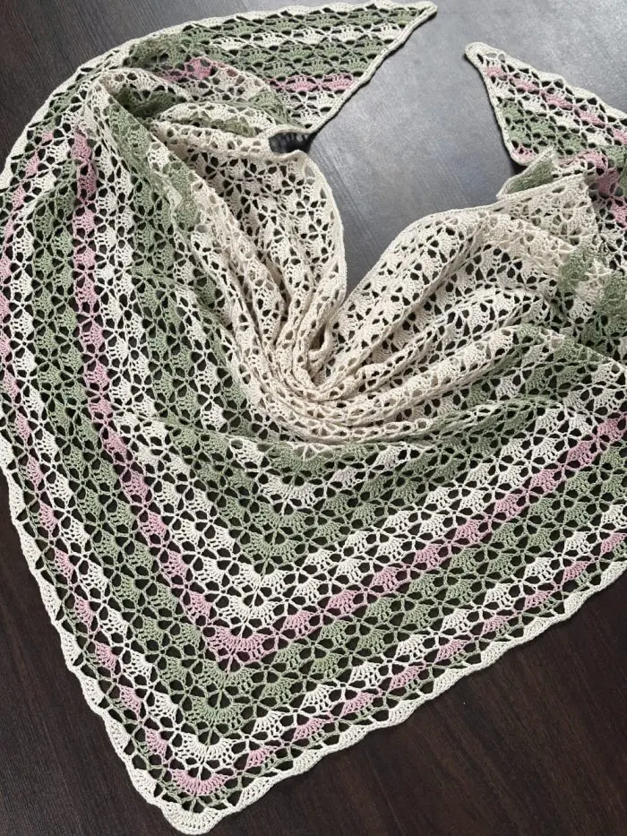 Chusta "Magnolia" – ręcznie robiona chusta na szydełku – 100% bawełna - obrazek 6