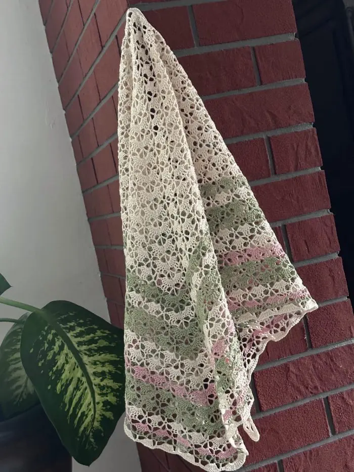 Chusta "Magnolia" – ręcznie robiona chusta na szydełku – 100% bawełna - obrazek 7