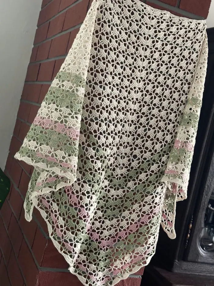 Chusta "Magnolia" – ręcznie robiona chusta na szydełku – 100% bawełna - obrazek 4
