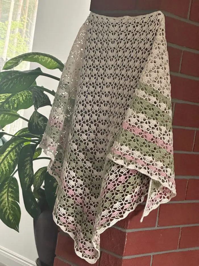 Chusta "Magnolia" – ręcznie robiona chusta na szydełku – 100% bawełna - obrazek 8