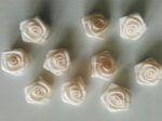 RÓŻYCZKI SATYNOWE 2 cm