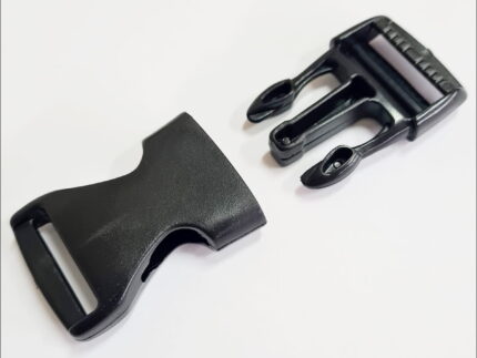 Czarna klamra PLASTIKOWA 25mm