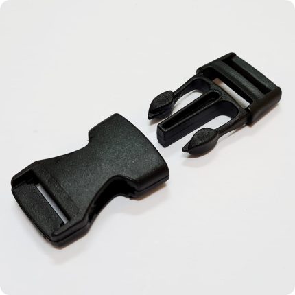 Czarna klamra PLASTIKOWA 20mm