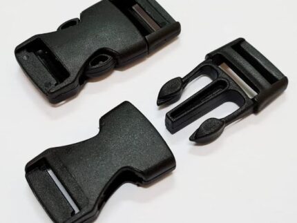 Czarna klamra PLASTIKOWA 20mm
